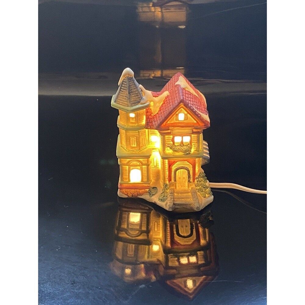 1993 DAYTON HUDSON PORCELAIN LIGHTED CHRISTMAS VILLAGE HOUSE